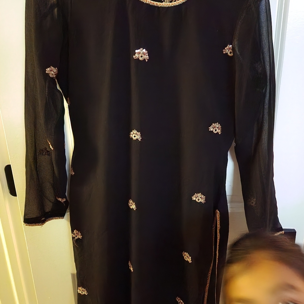 Black kurti with dupatta. SIZE S